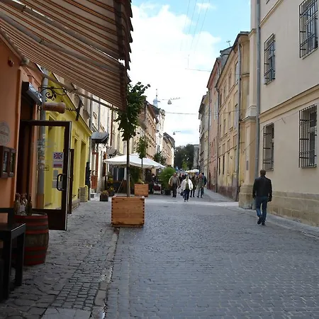 Bright Apartment In The Very Centre Lviv Exterior photo